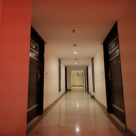 ホテル Surasena Regal Vista Agra アーグラ エクステリア 写真
