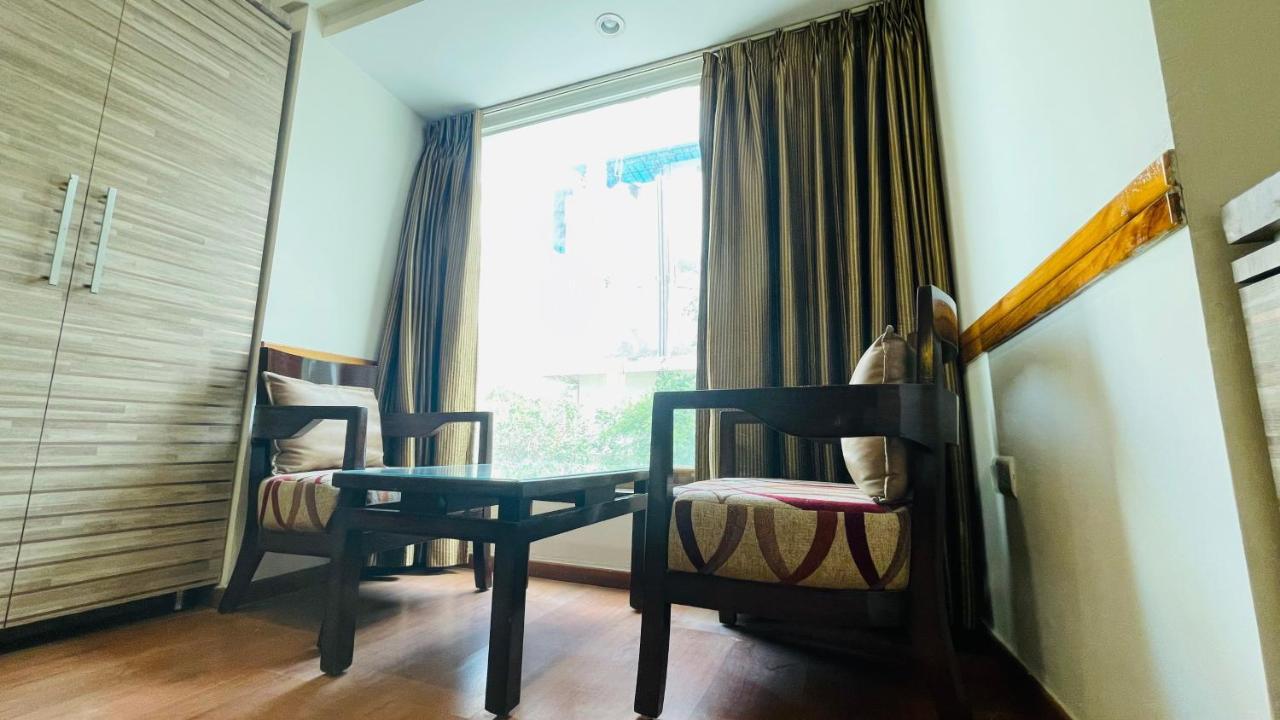 ホテル Surasena Regal Vista Agra アーグラ エクステリア 写真
