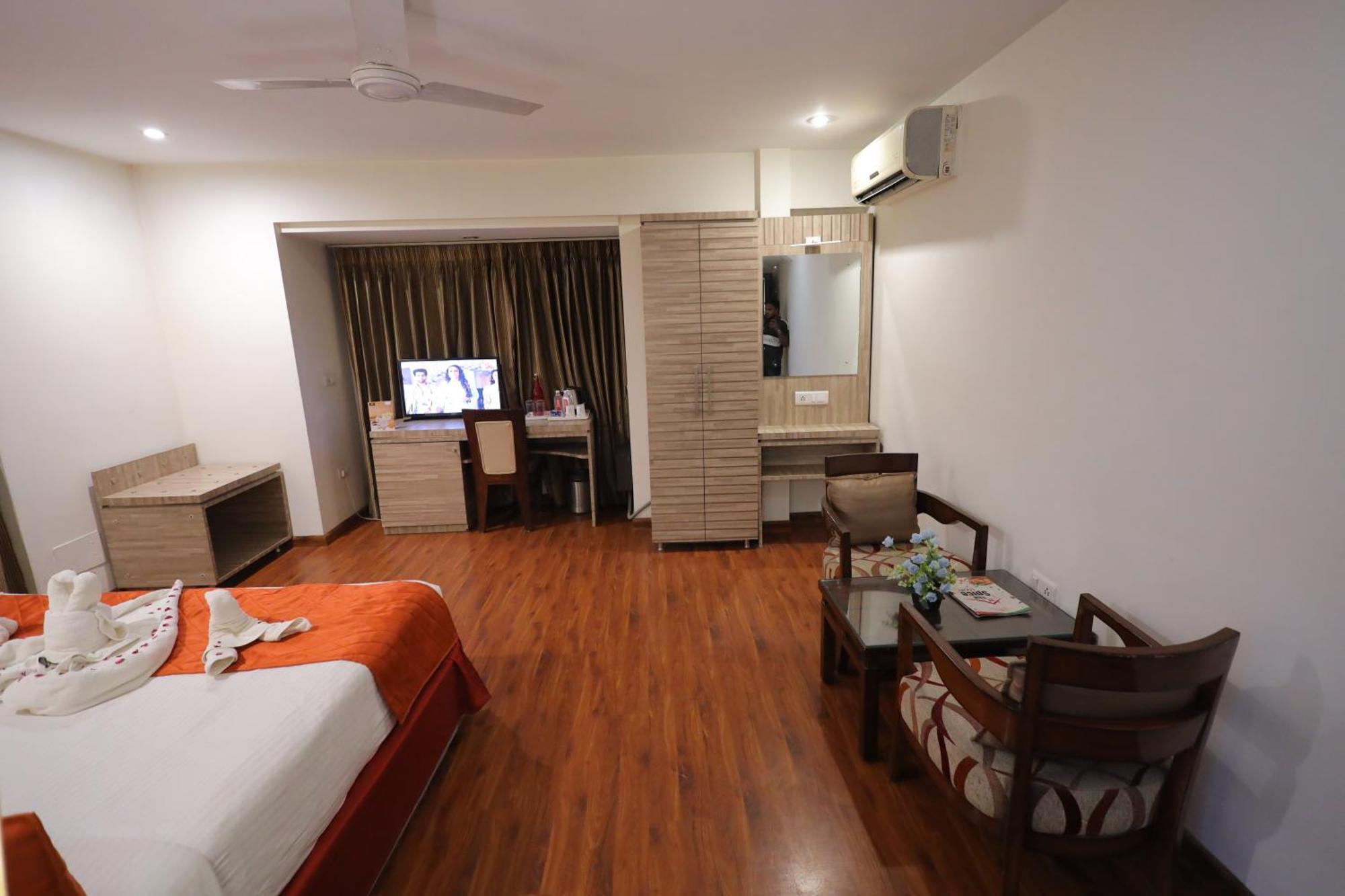 ホテル Surasena Regal Vista Agra アーグラ エクステリア 写真