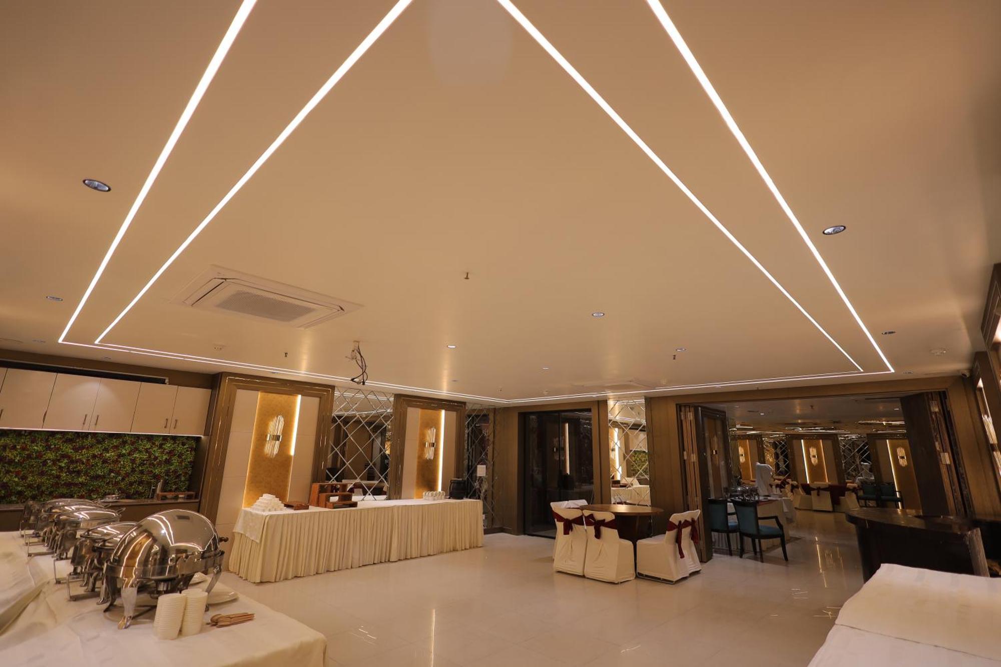 ホテル Surasena Regal Vista Agra アーグラ エクステリア 写真