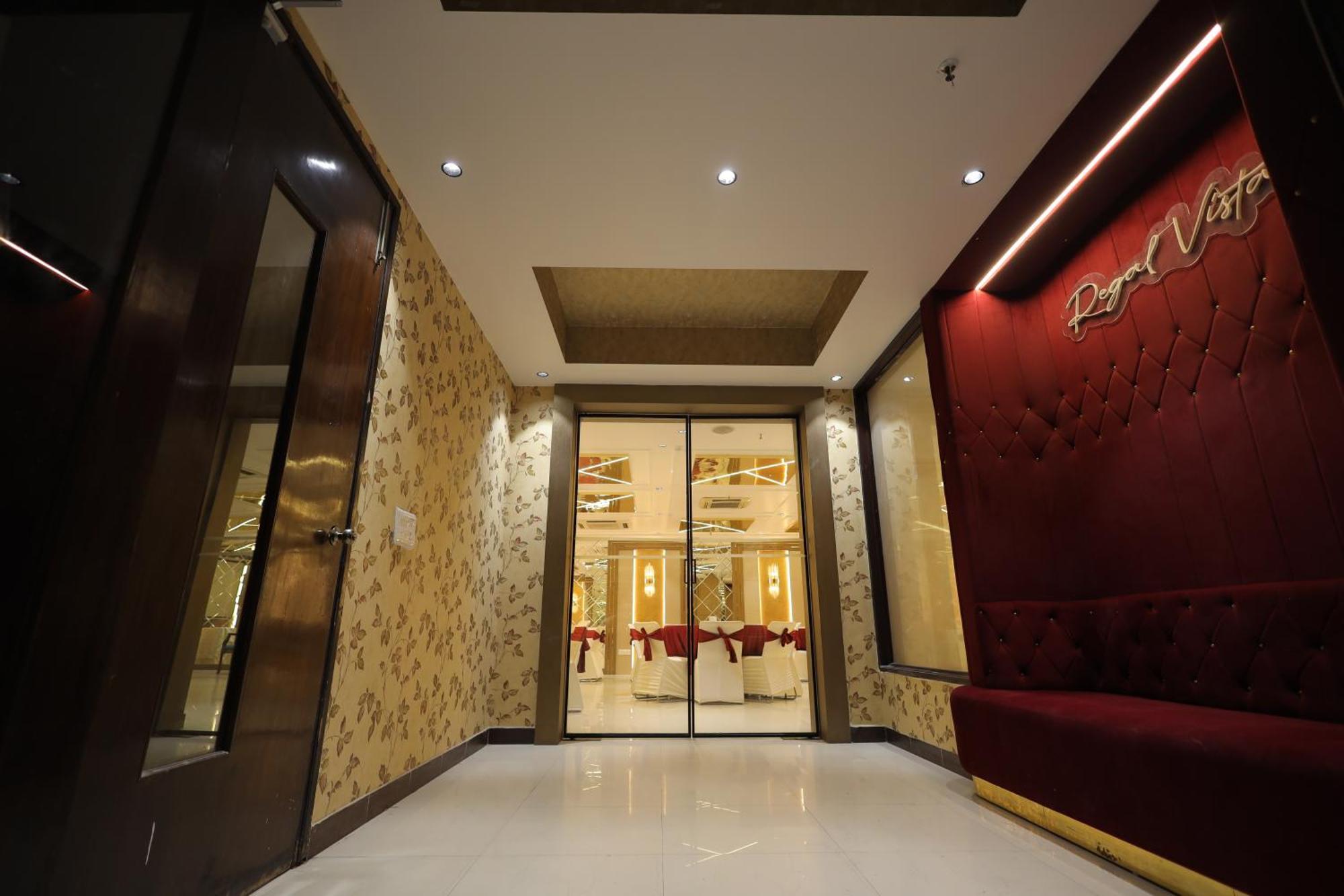 ホテル Surasena Regal Vista Agra アーグラ エクステリア 写真