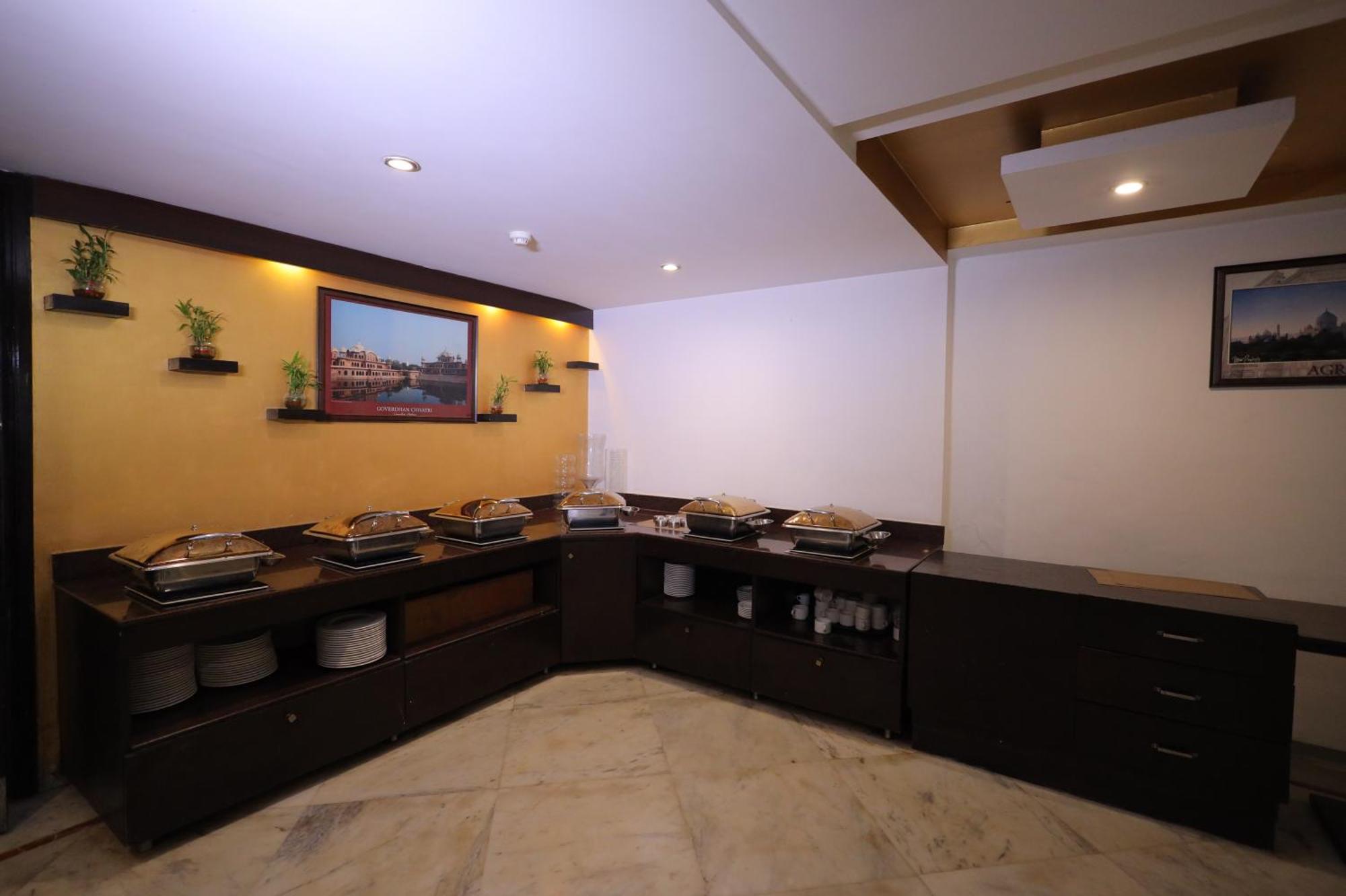 ホテル Surasena Regal Vista Agra アーグラ エクステリア 写真