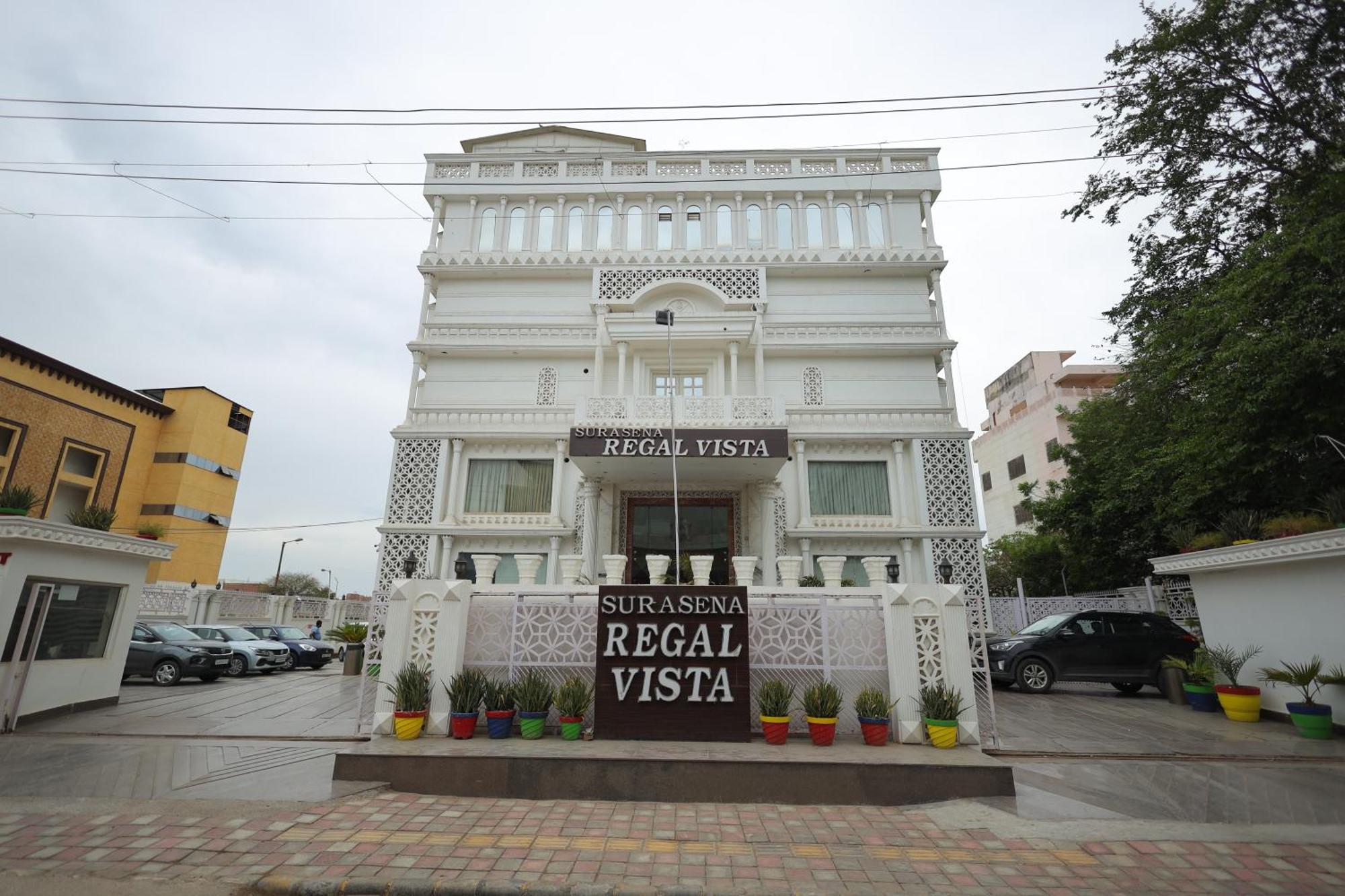 ホテル Surasena Regal Vista Agra アーグラ エクステリア 写真